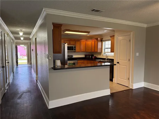 $2,400 | 3305 Whisper Lane, Gretna, LA 70056