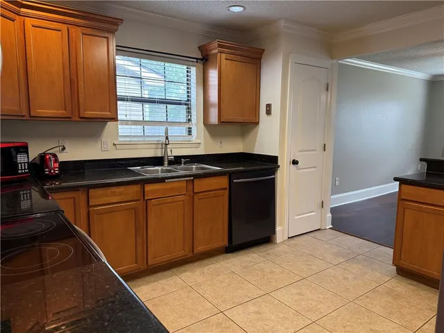 $2,400 | 3305 Whisper Lane, Gretna, LA 70056