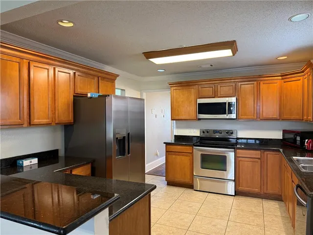 $2,400 | 3305 Whisper Lane, Gretna, LA 70056