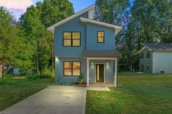 $250,000 | 806 West Dameron Avenue, Liberty, NC 27298
