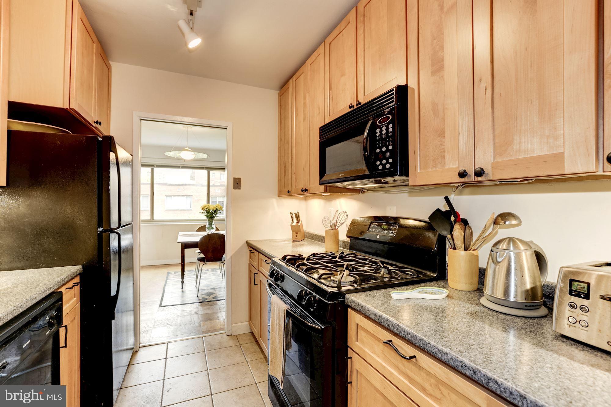 3900 Tunlaw Road Northwest, Unit 613 Washington, DC 20007 - Photo 8 of 20 Kitchen