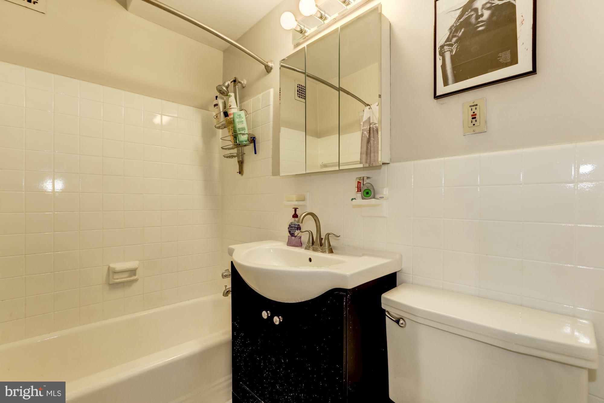 3900 Tunlaw Road Northwest, Unit 613 Washington, DC 20007 - Photo 9 of 20 Updated Bath
