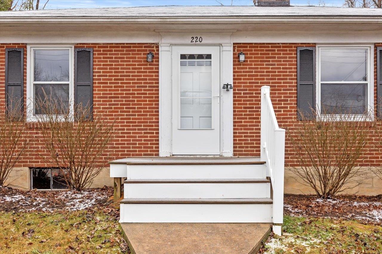 220 Overlook Road Staunton, VA 24401 - Photo 2 of 29 Gallery Image 2