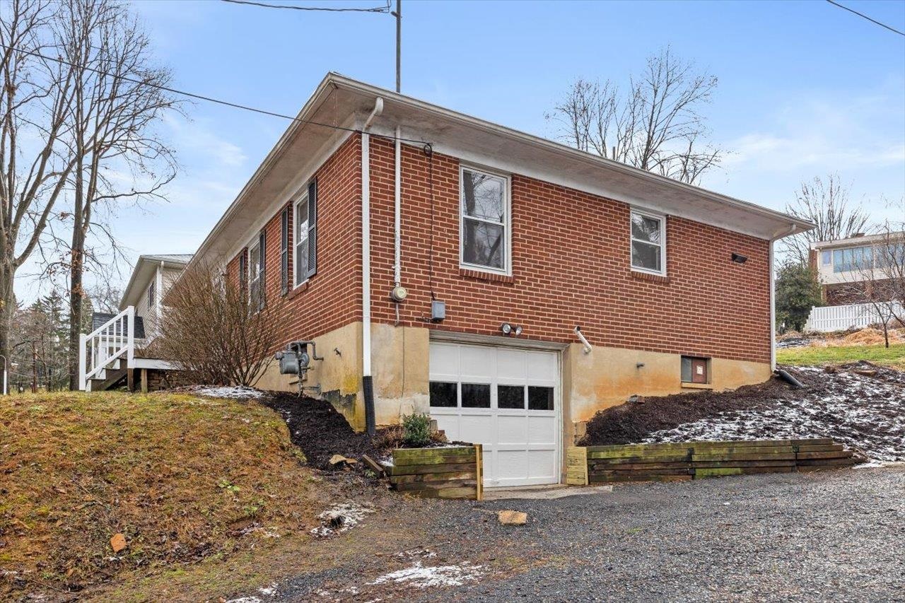 220 Overlook Road Staunton, VA 24401 - Photo 25 of 29 Gallery Image 25