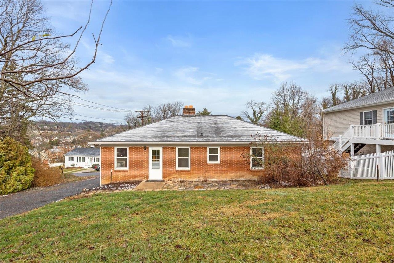 220 Overlook Road Staunton, VA 24401 - Photo 27 of 29 Gallery Image 27