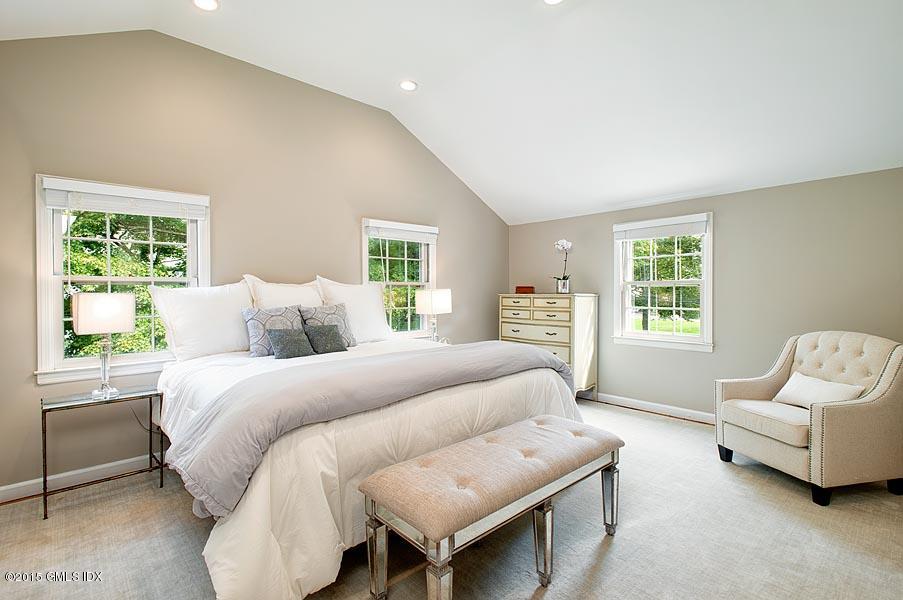 24 Meadow Road Riverside, CT 06878 - Photo 9 of 16 a spacious bedroom with a bed and a couch