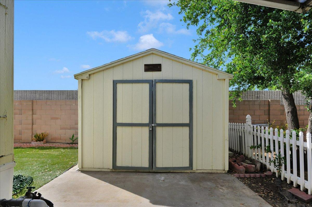 1001 Sylmar Avenue, Unit 199 Clovis, CA 93612 - Photo 30 of 50 a view of a backyard with a garden