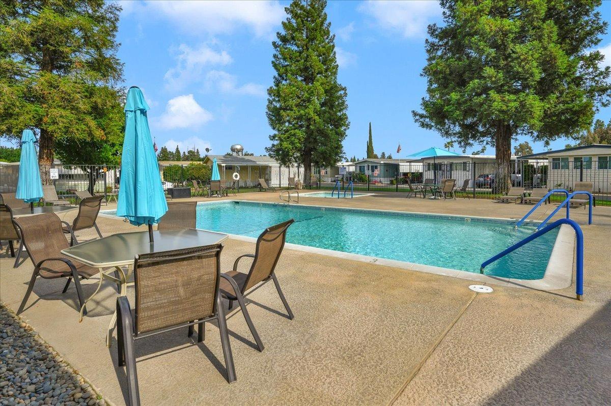 1001 Sylmar Avenue, Unit 199 Clovis, CA 93612 - Photo 49 of 50 a view of a chairs and table on the terrace