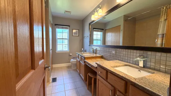 $730,000 | 6 Glenview Court, Bolingbrook, IL 60490