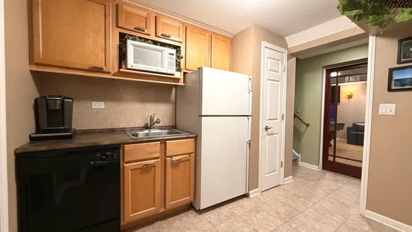 $730,000 | 6 Glenview Court, Bolingbrook, IL 60490