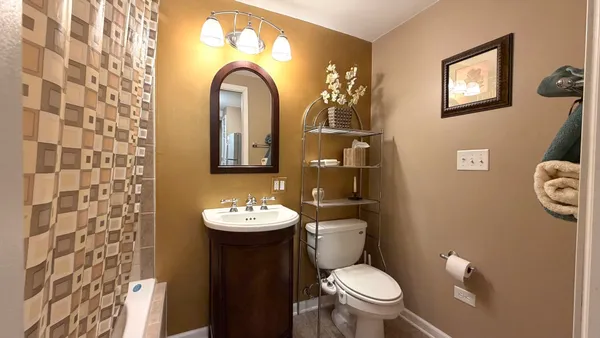 $730,000 | 6 Glenview Court, Bolingbrook, IL 60490
