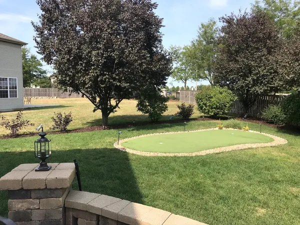 $730,000 | 6 Glenview Court, Bolingbrook, IL 60490
