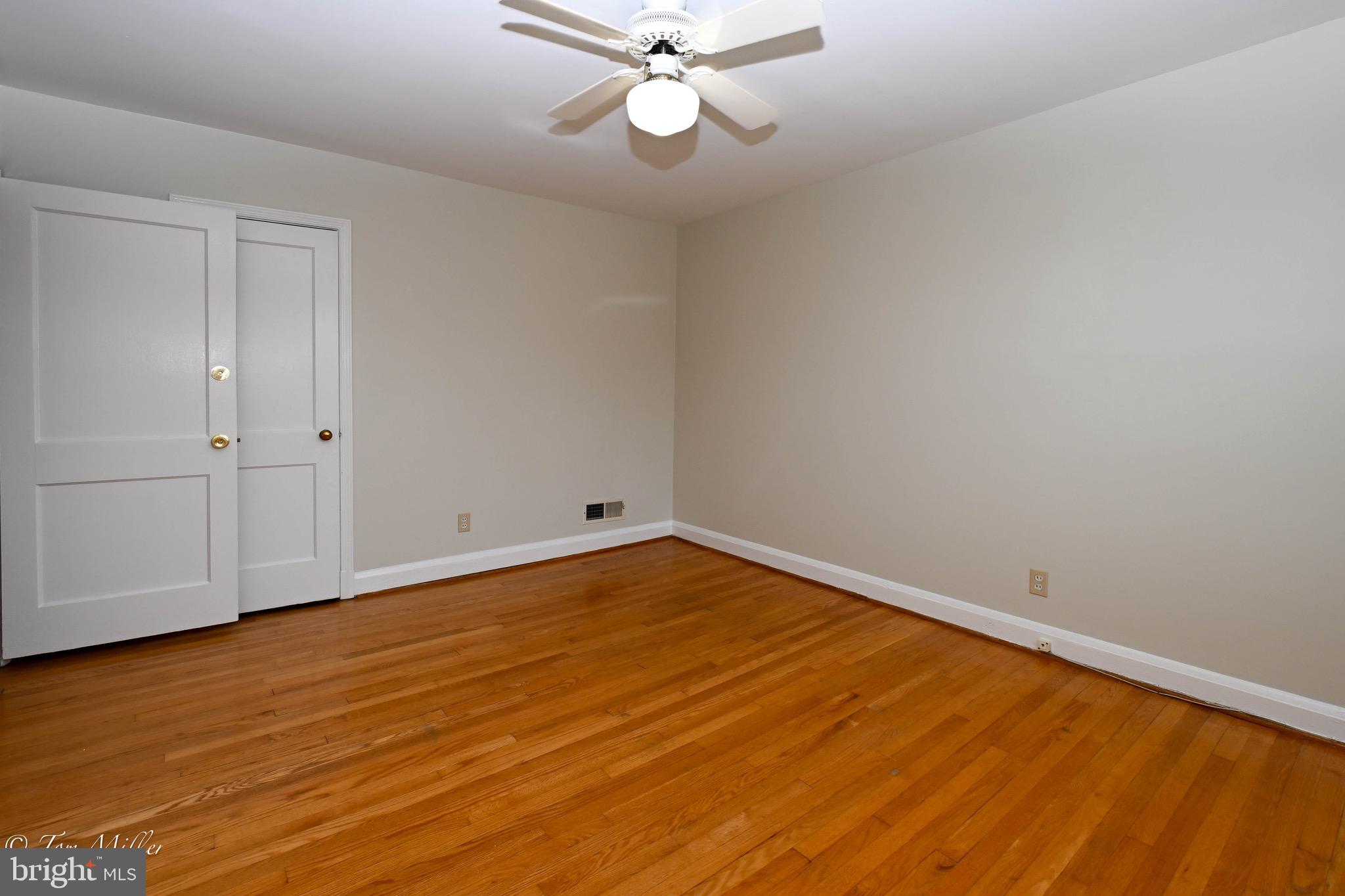 127 Stanmore Road Baltimore, MD 21212 - Photo 17 of 37 Bedroom #1 (Primary) w/ Ceiling Fan & Closet