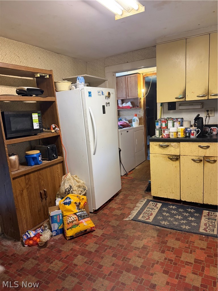13661 Spring Street Burton, OH 44021 - Photo 8 of 35 Gallery Image 8