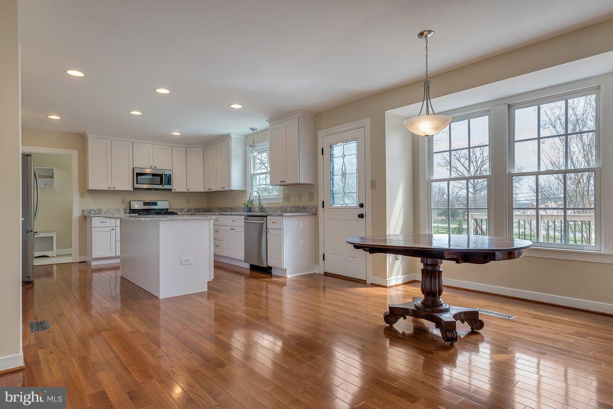17001 Spates Hill Road Poolesville, MD 20837 - Photo 6 of 30 Eat-in area larger than most dining rooms!