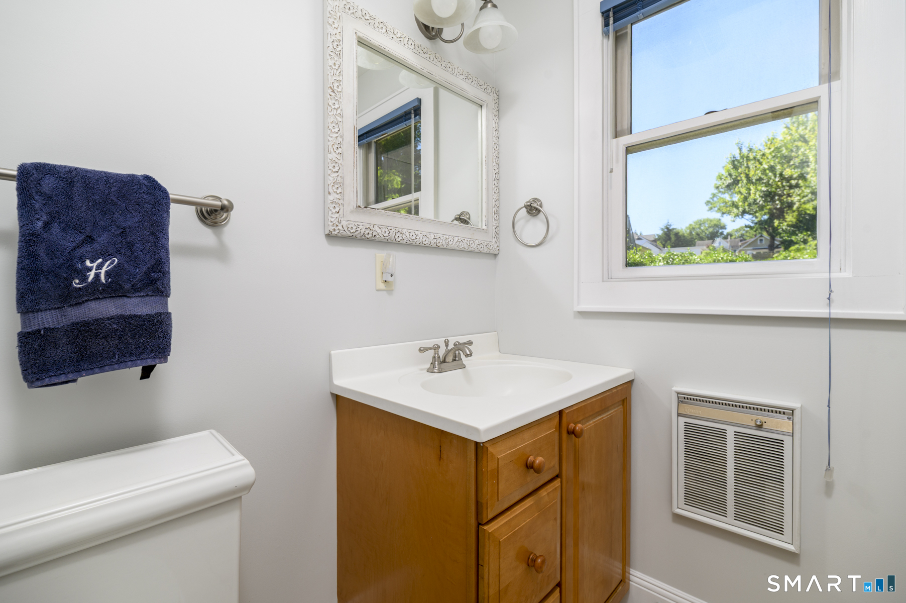 162 Toms Road Stamford, CT 06906 - Photo 13 of 30