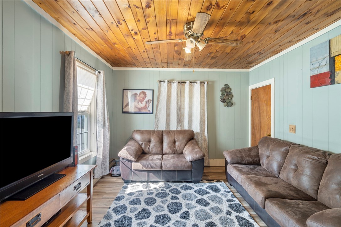 103 Crescent Road Pawtucket, RI 02861 - Photo 3 of 19