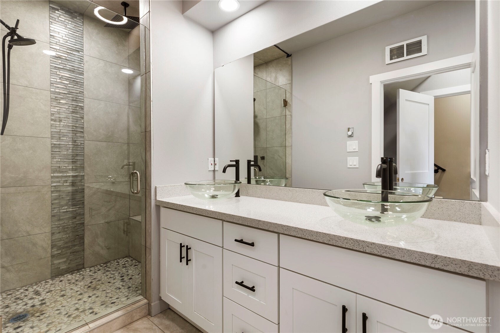 2421 Southwest Findlay Street Seattle, WA 98106 - Photo 11 of 13 Gallery Image 11