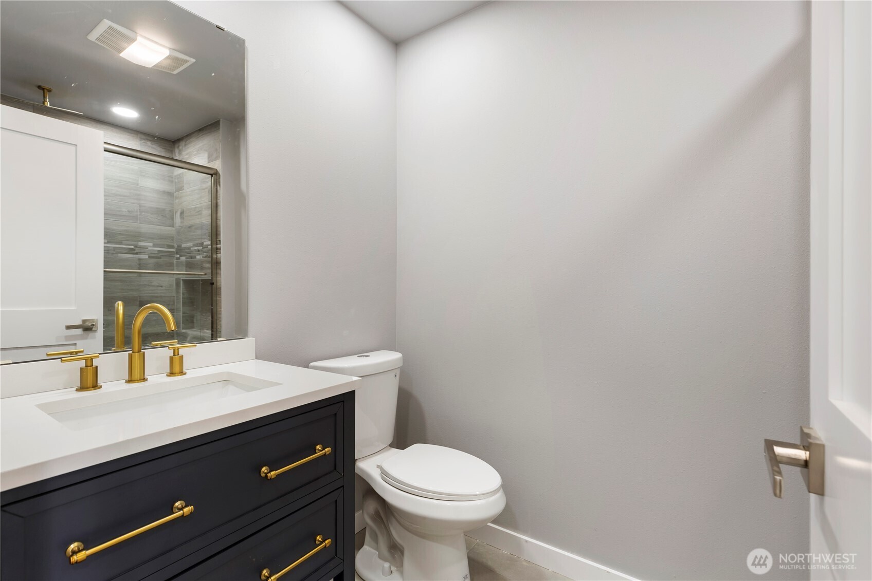2421 Southwest Findlay Street Seattle, WA 98106 - Photo 3 of 13 Gallery Image 3