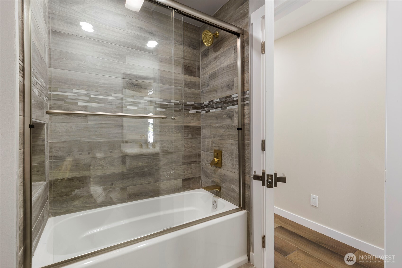 2421 Southwest Findlay Street Seattle, WA 98106 - Photo 4 of 13 Gallery Image 4