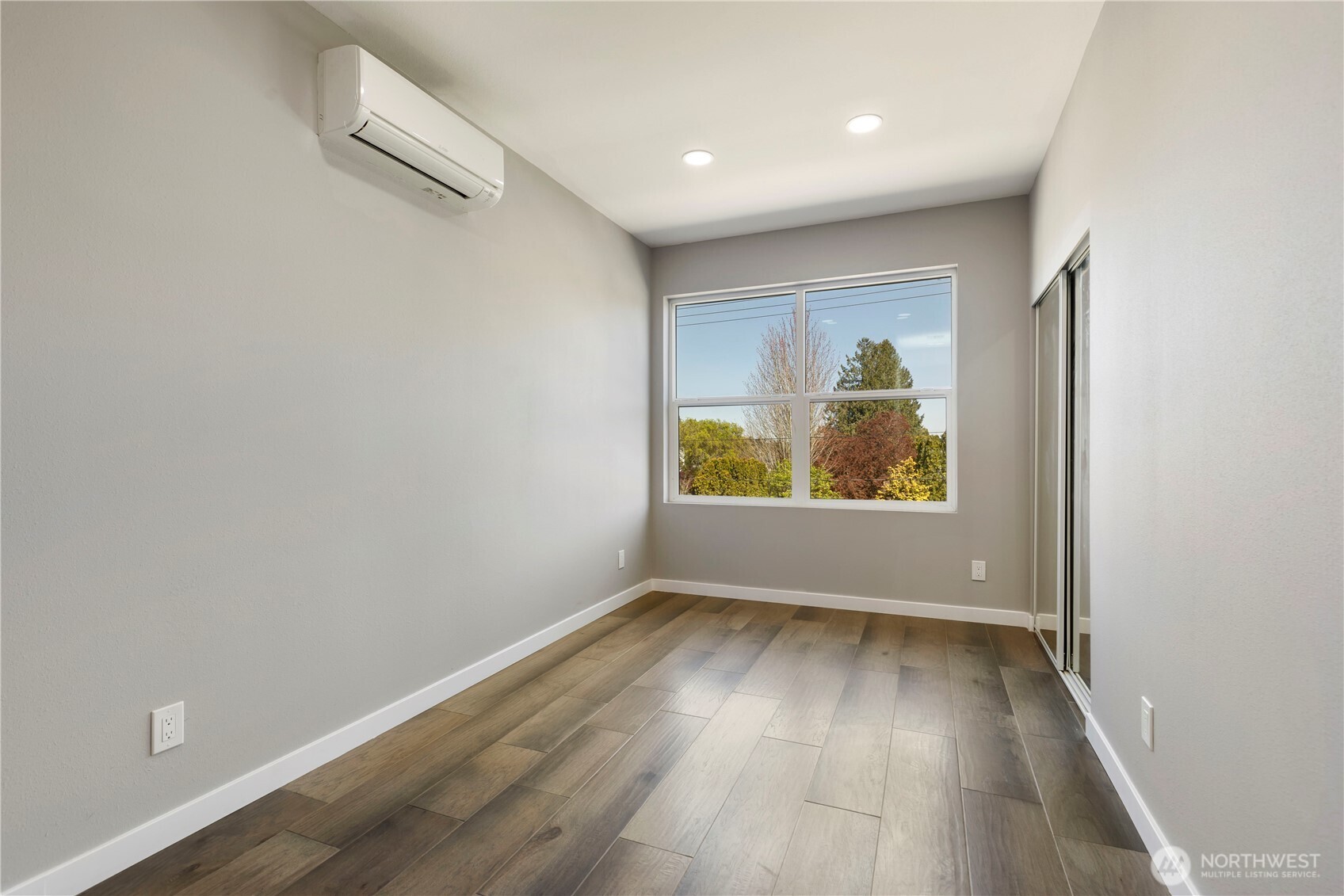 2421 Southwest Findlay Street Seattle, WA 98106 - Photo 10 of 13 Gallery Image 10