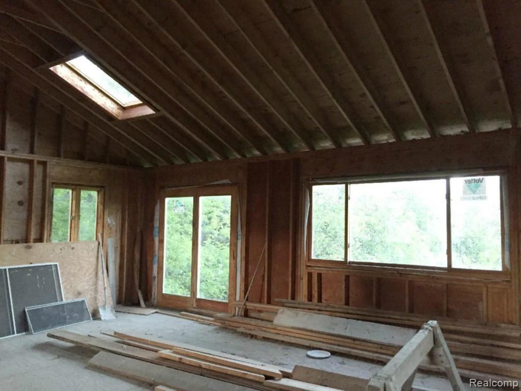 69188 Slating Lane Romeo, MI 48065 - Photo 8 of 18 #8 inside.jpg