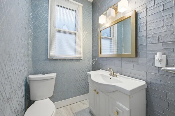$290,000 | 7115 South Rockwell Street, Chicago, IL 60629