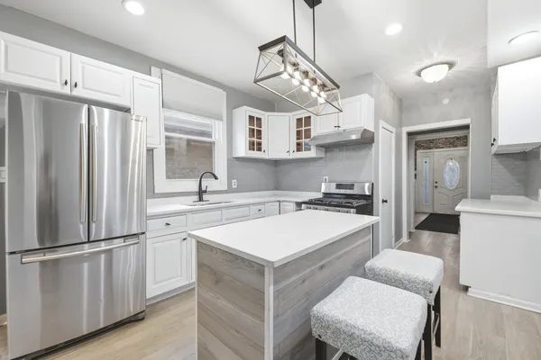 $290,000 | 7115 South Rockwell Street, Chicago, IL 60629