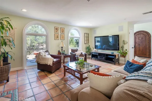 $5,000 | 24917 Bella Vista Drive, Newhall, CA 91321