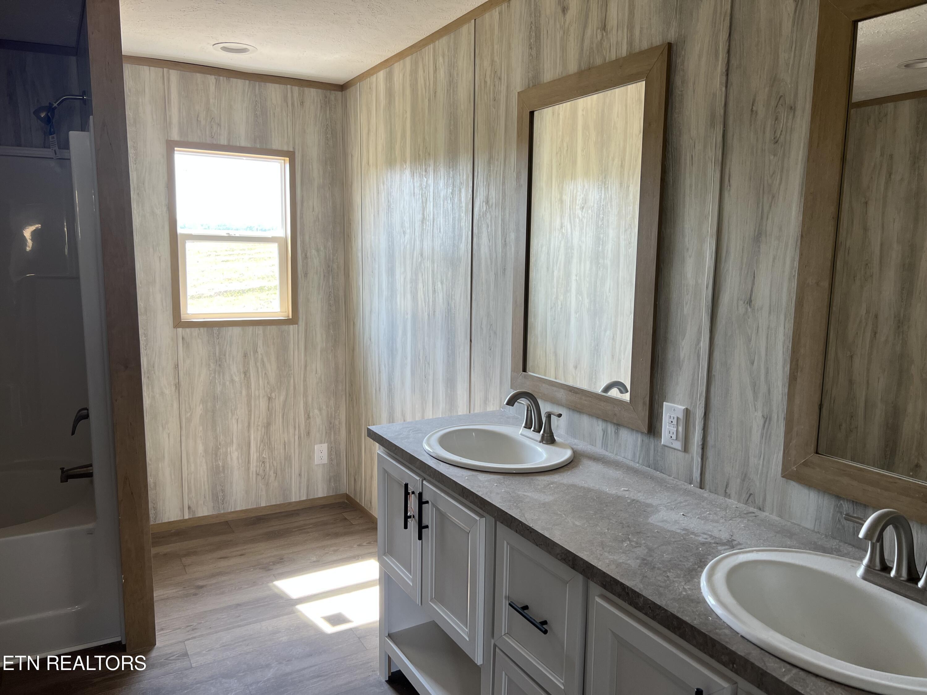 180 Schertz Lane Rutledge, TN 37861 - Photo 4 of 9 Master Bathroom