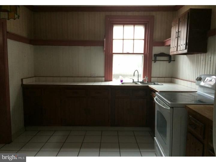 233 Sanford Road Upper Darby, PA 19082 - Photo 7 of 13