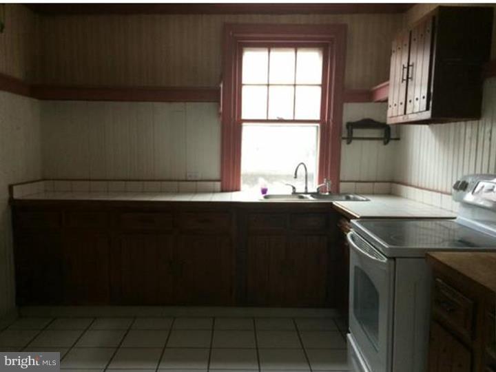 233 Sanford Road Upper Darby, PA 19082 - Photo 8 of 13