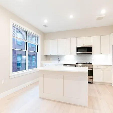 $3,375 | 197 Green Street, Unit 303, Boston, MA 02130