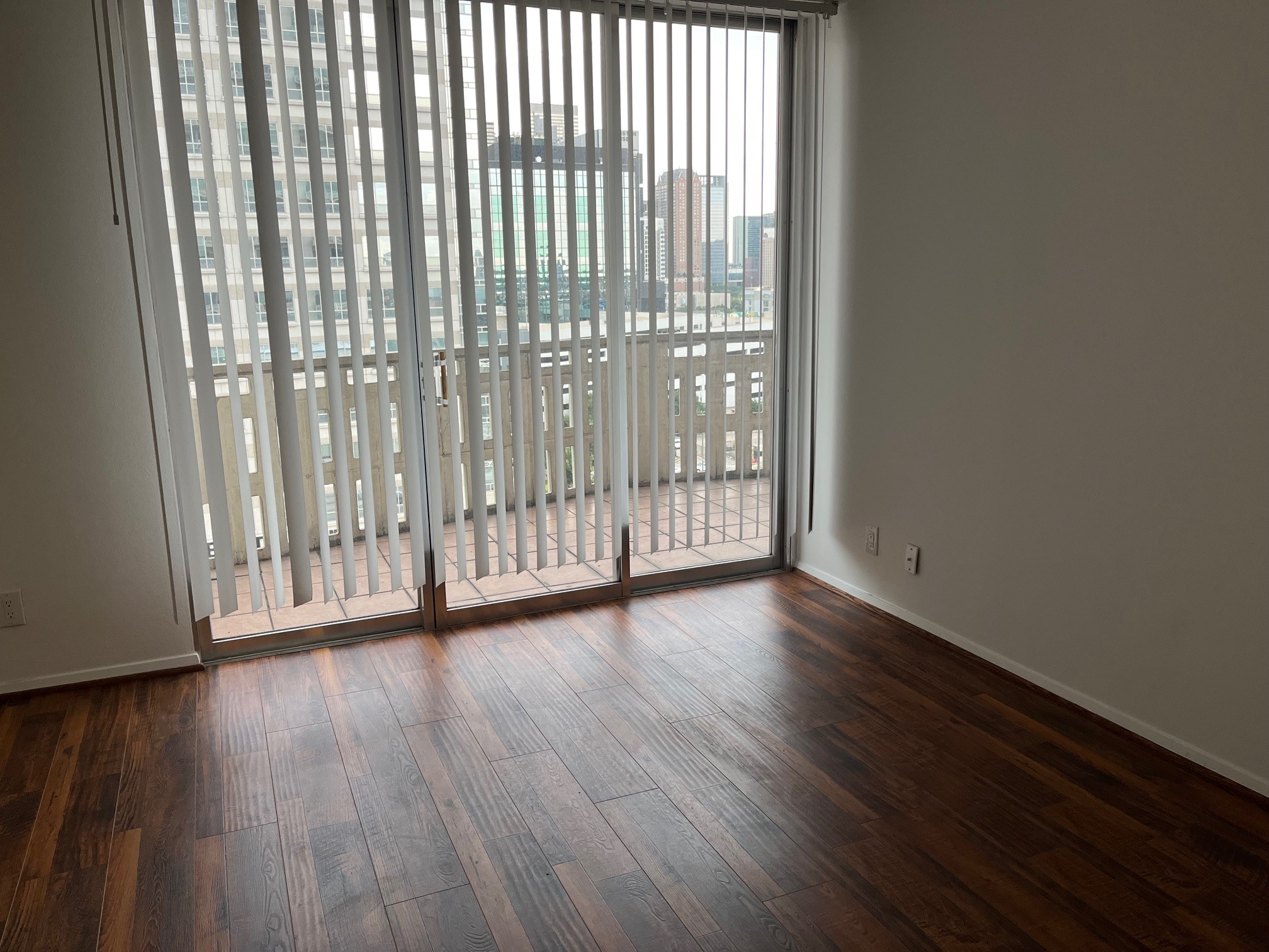 2016 Main Street, Unit 1005 Houston, TX 77002 - Photo 5 of 8 a view of wooden floor and windows in a room