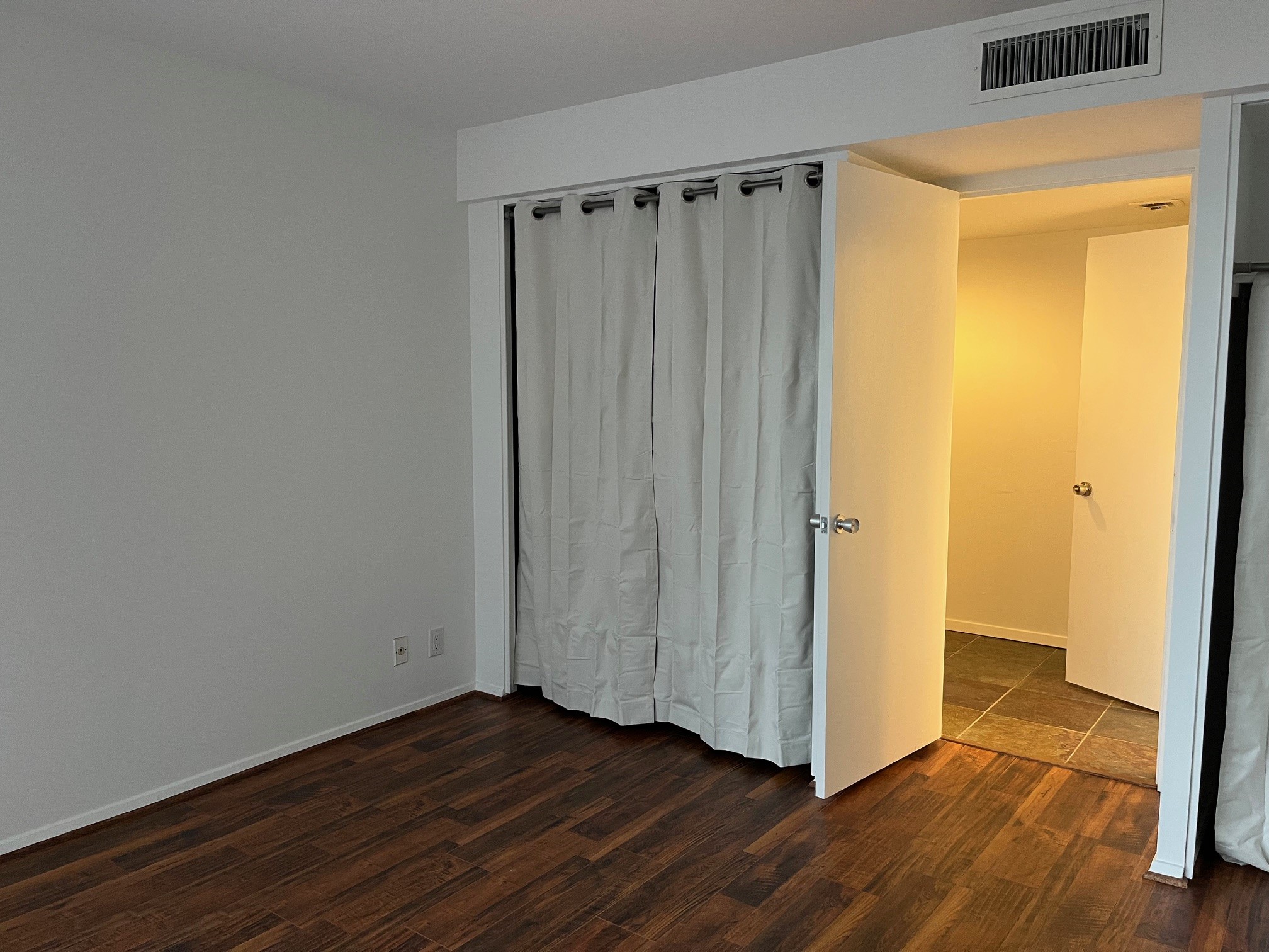 2016 Main Street, Unit 1005 Houston, TX 77002 - Photo 6 of 8 a view of a bathroom with wooden floor