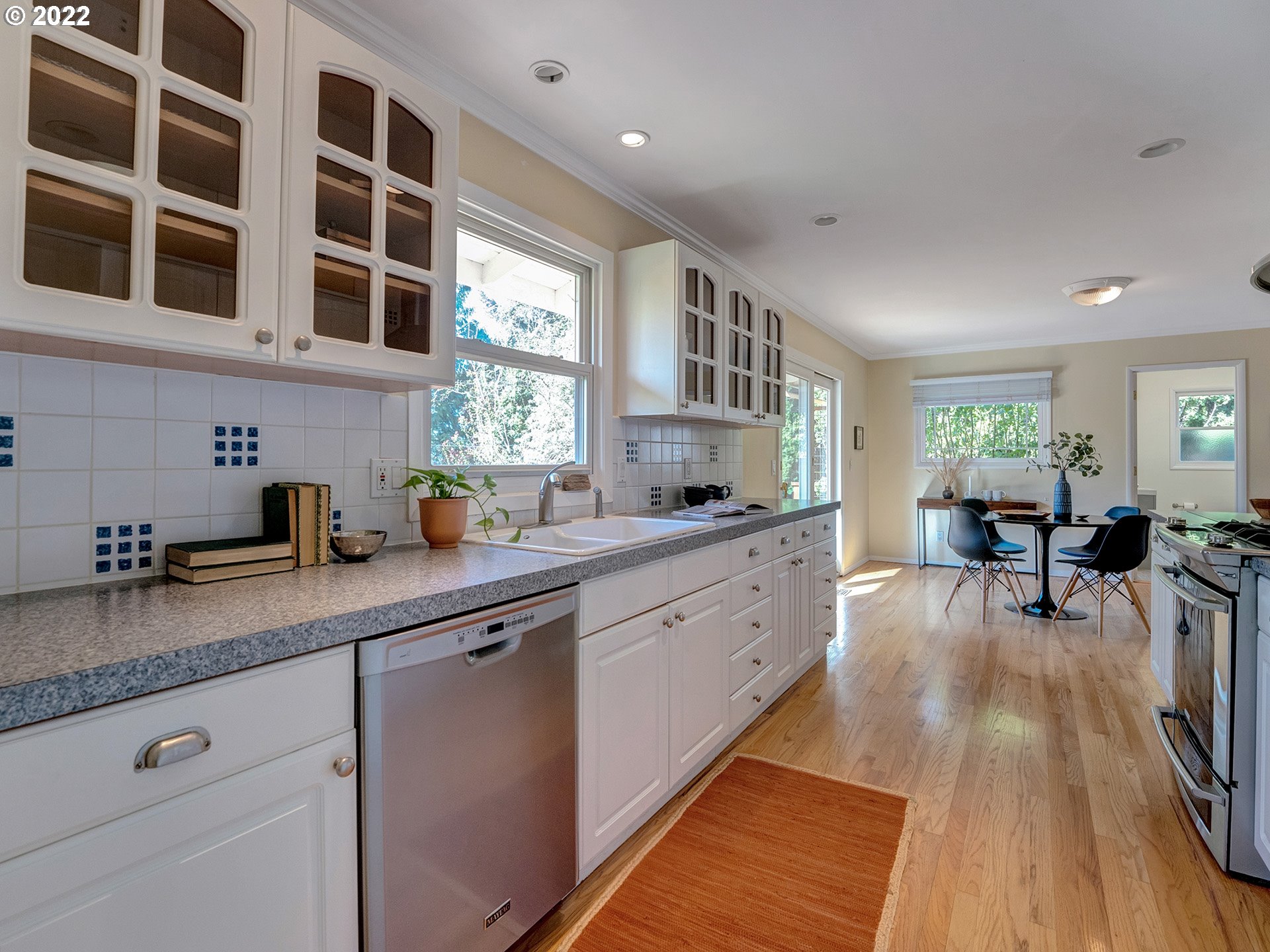 6224 Southwest Alfred Street Portland, OR 97219 - Photo 11 of 32 Gallery Image 11
