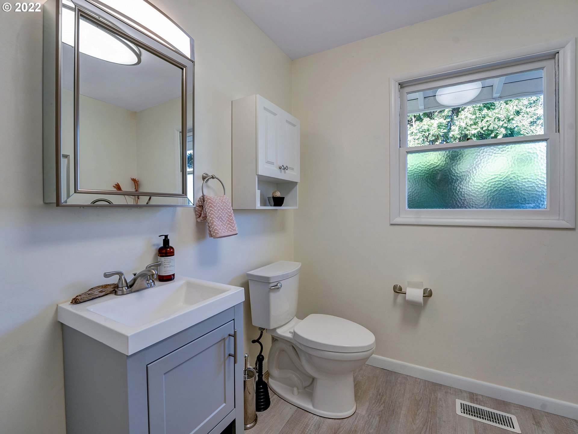 6224 Southwest Alfred Street Portland, OR 97219 - Photo 17 of 32 Gallery Image 17
