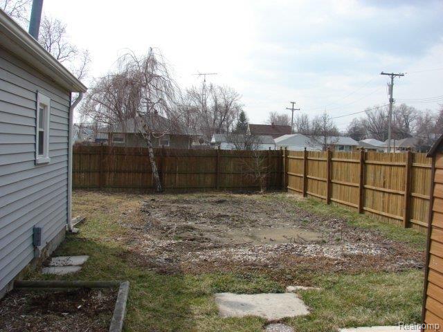 1869 South Custer Road Monroe, MI 48161 - Photo 5 of 16 Backyard