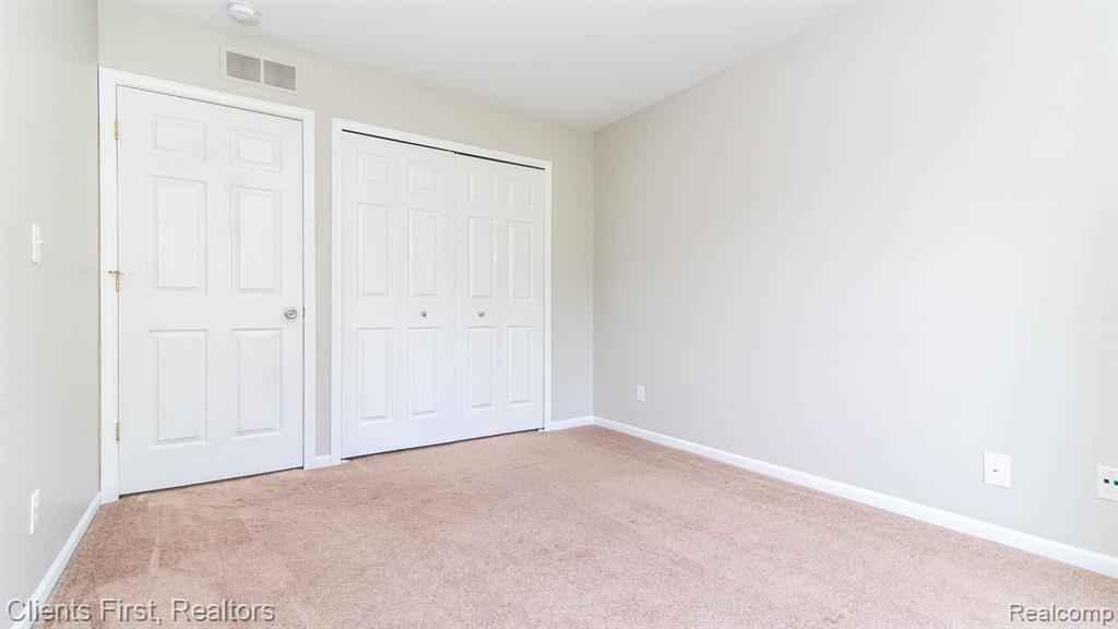 3492 Oakmonte Boulevard Rochester, MI 48306 - Photo 9 of 16
