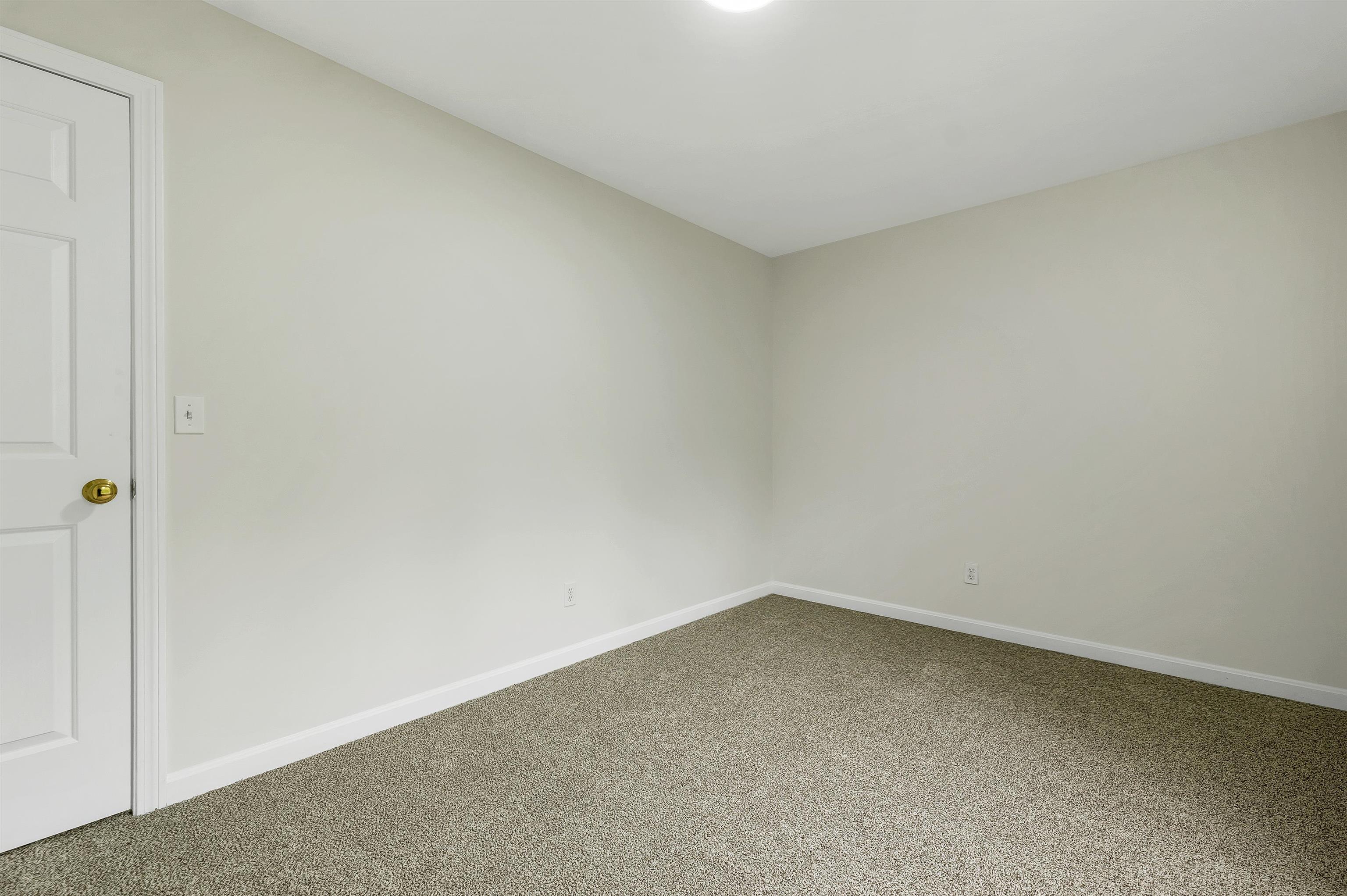 166 Sandown Road, Unit 3 Fremont, NH 03044 - Photo 22 of 41 Gallery Image 22