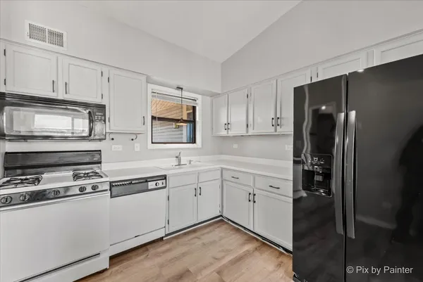 $2,200 | 5815 Wilshire Court, Unit D, Hanover Park, IL 60133
