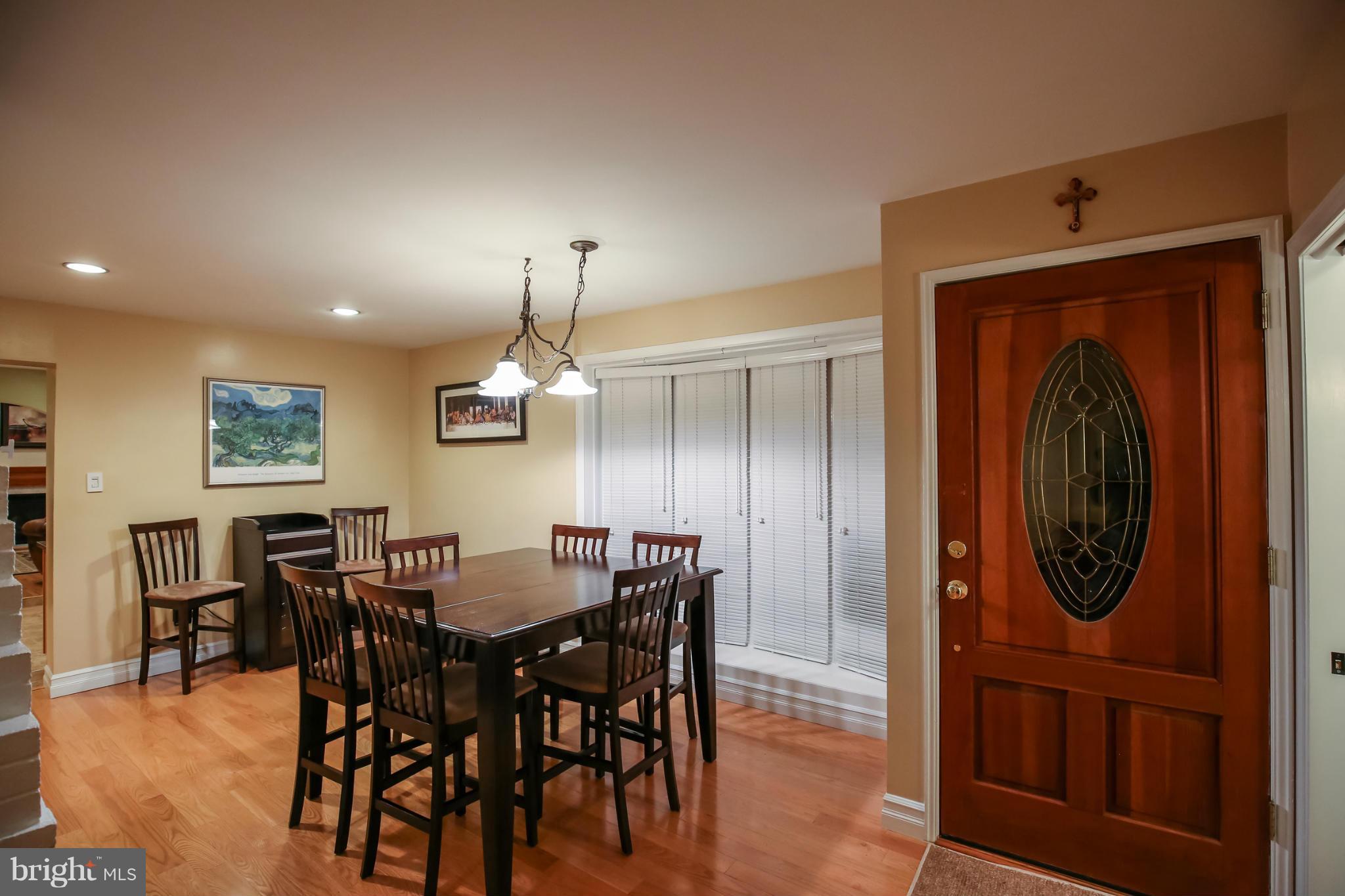 6210 Hanover Avenue Springfield, VA 22150 - Photo 2 of 30 Dining Room