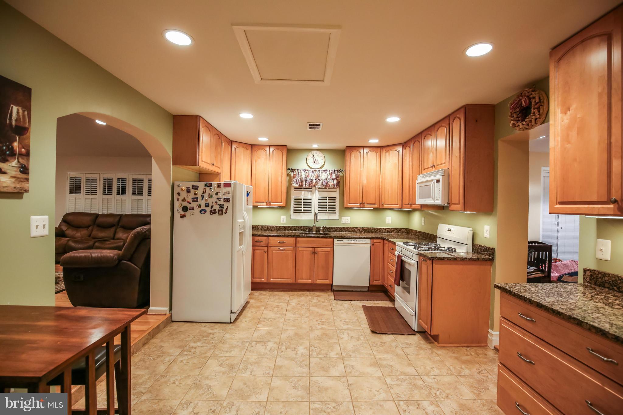 6210 Hanover Avenue Springfield, VA 22150 - Photo 12 of 30 Kitchen