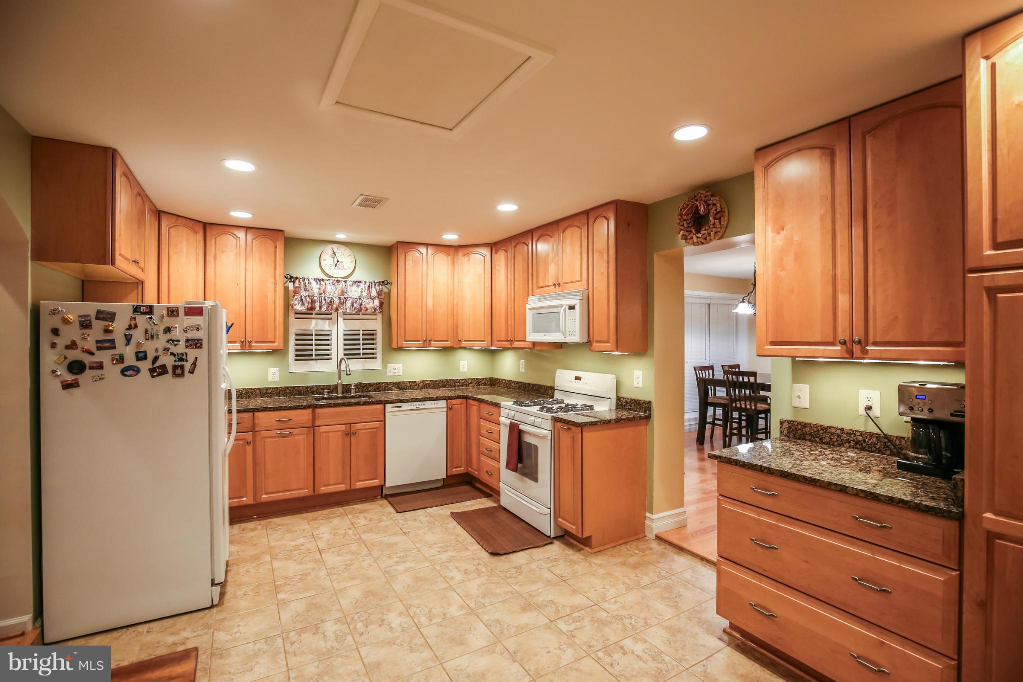 6210 Hanover Avenue Springfield, VA 22150 - Photo 13 of 30 Kitchen