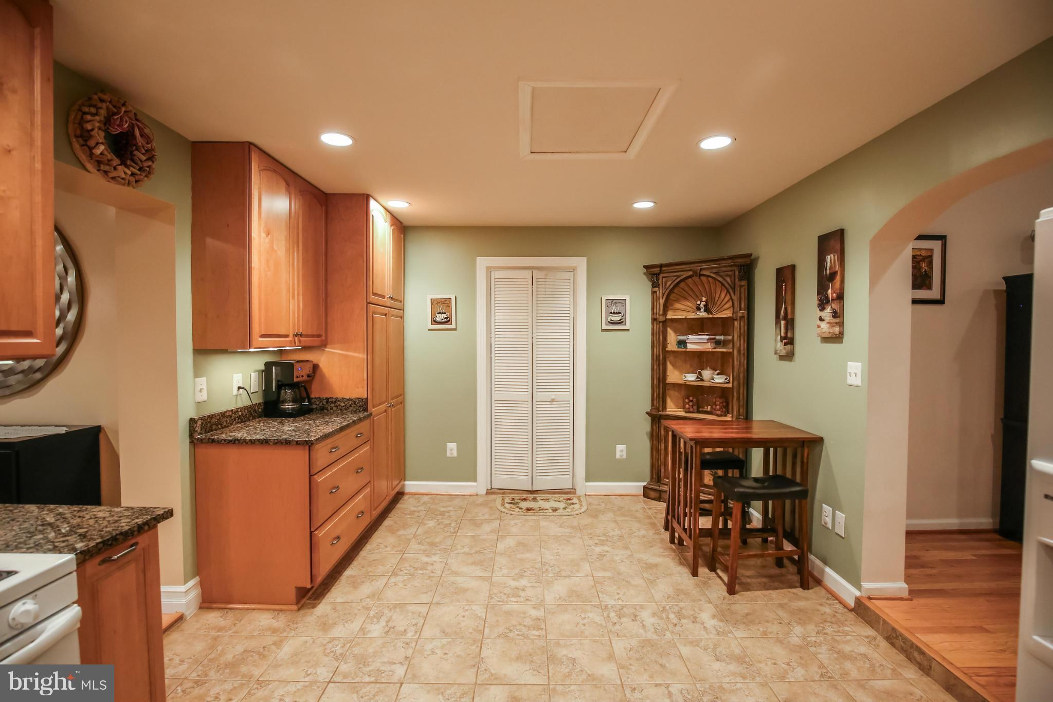 6210 Hanover Avenue Springfield, VA 22150 - Photo 14 of 30 Kitchen