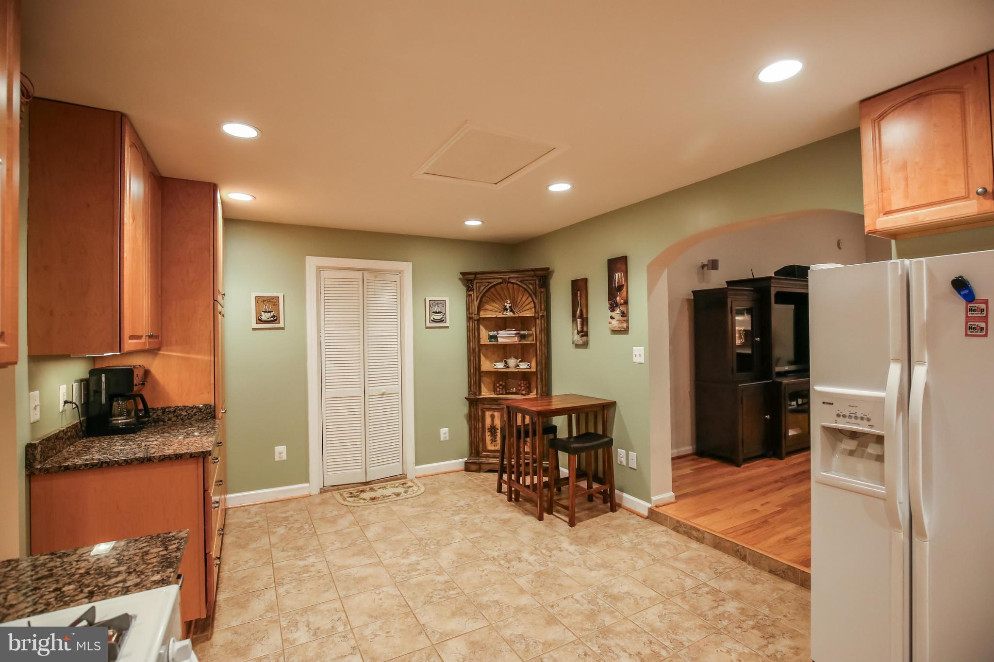 6210 Hanover Avenue Springfield, VA 22150 - Photo 15 of 30 Kitchen