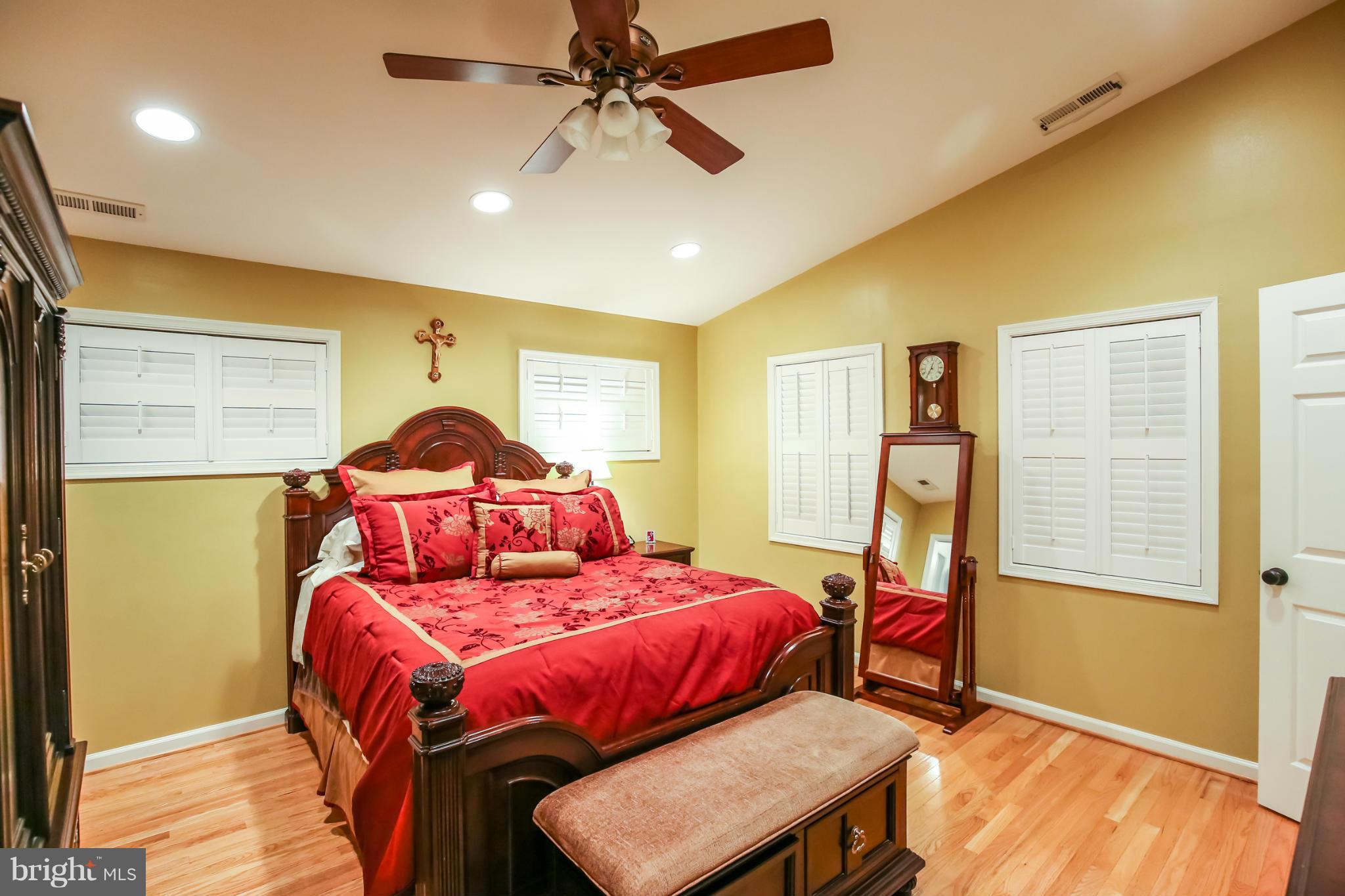 6210 Hanover Avenue Springfield, VA 22150 - Photo 21 of 30 Bedroom (Master)