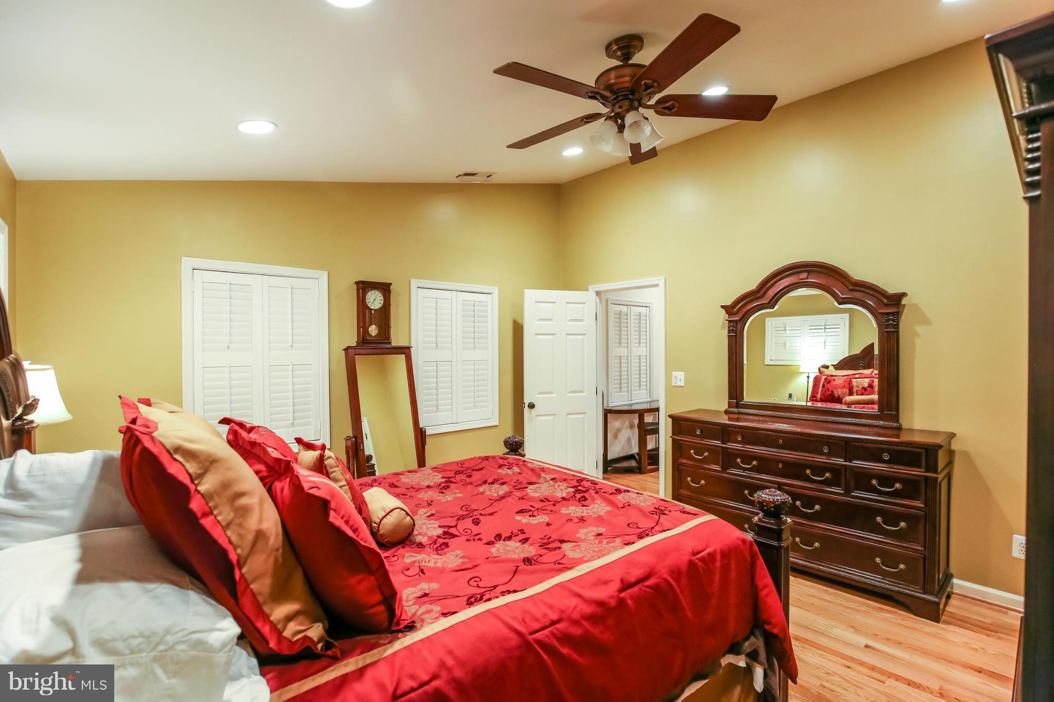 6210 Hanover Avenue Springfield, VA 22150 - Photo 22 of 30 Bedroom (Master)