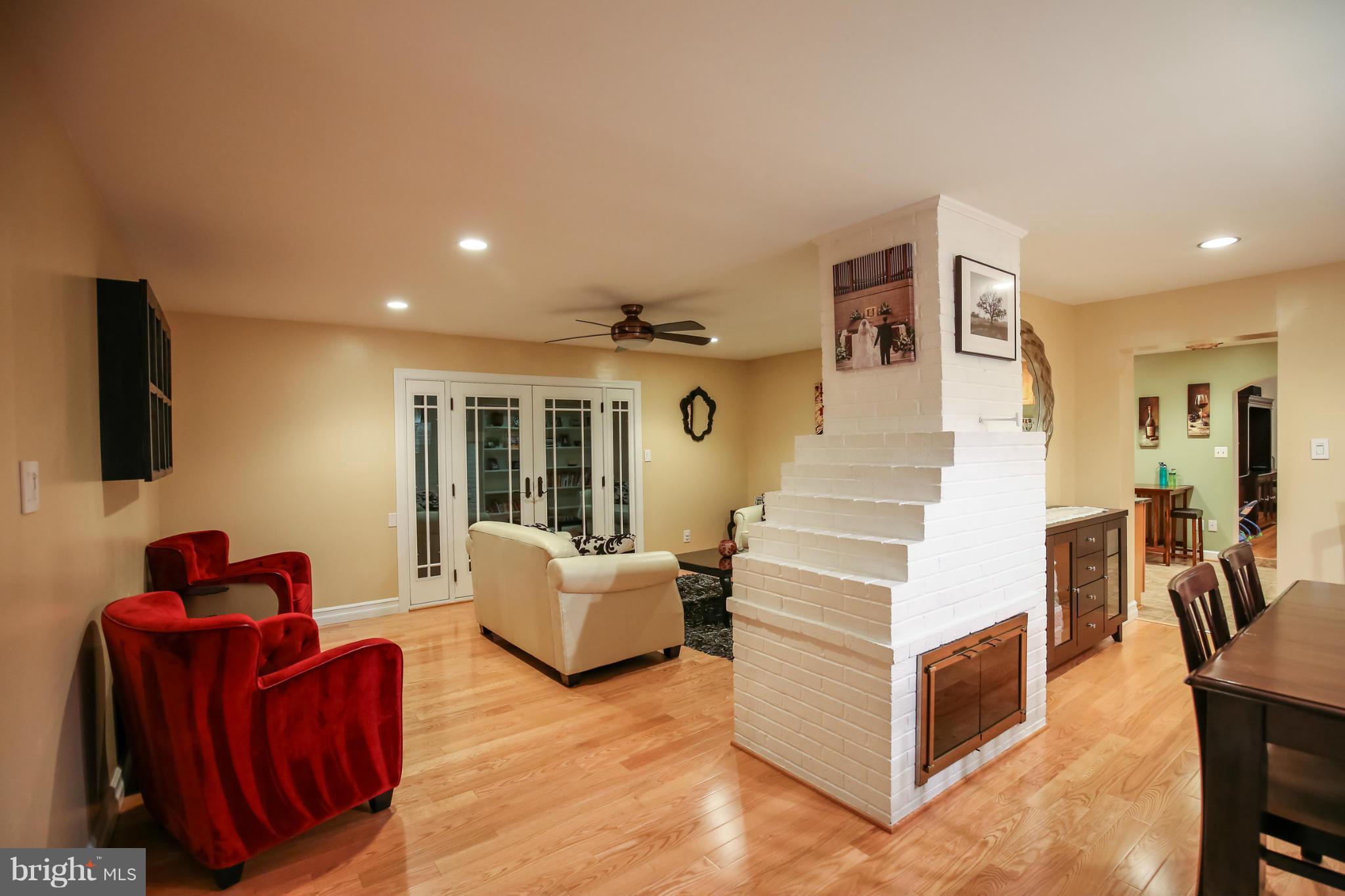 6210 Hanover Avenue Springfield, VA 22150 - Photo 4 of 30 Living Room