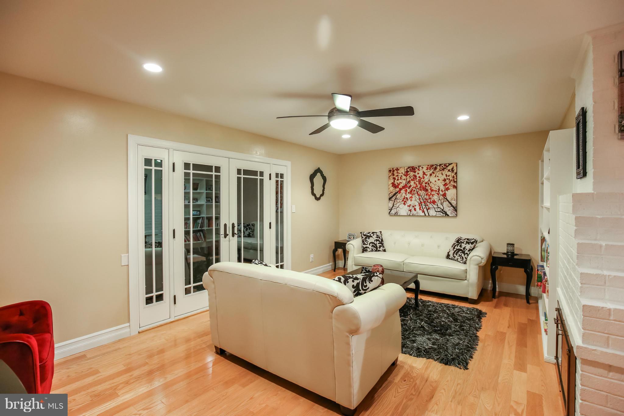 6210 Hanover Avenue Springfield, VA 22150 - Photo 5 of 30 Living Room